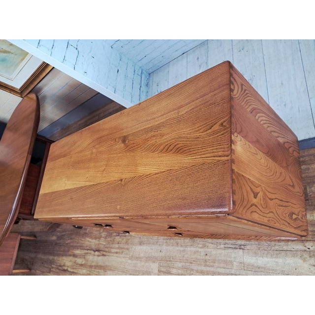Mid-Century Modern Sideboard in Elm by Lucian Ercolani for Ercol, 1960s For Sale - Image 15 of 18