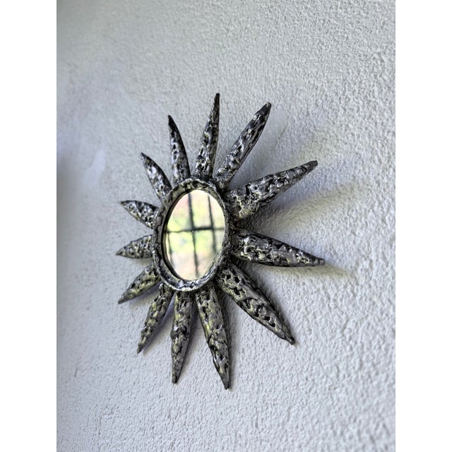 Small Brutalist Round Sunburst Mirror in Hammered Metal, 1950s For Sale - Image 10 of 18