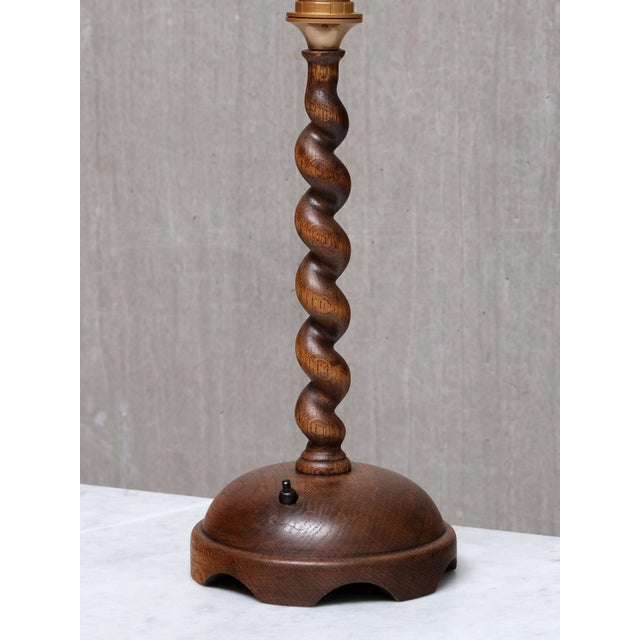 Mid-Century Modern French Sculptural Oak Table Lamp with Barley Twist Stem and Linen Shade, 1950s For Sale - Image 3 of 9