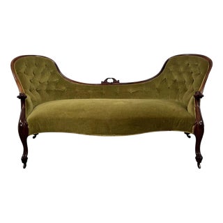 19th Century English Victorian Mahogany Spoon-Back Settee For Sale
