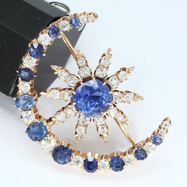 Victorian Mid 20th Century 14k Rose Gold Crescent Brooch With Blue Sapphire & White Diamonds For Sale - Image 3 of 5
