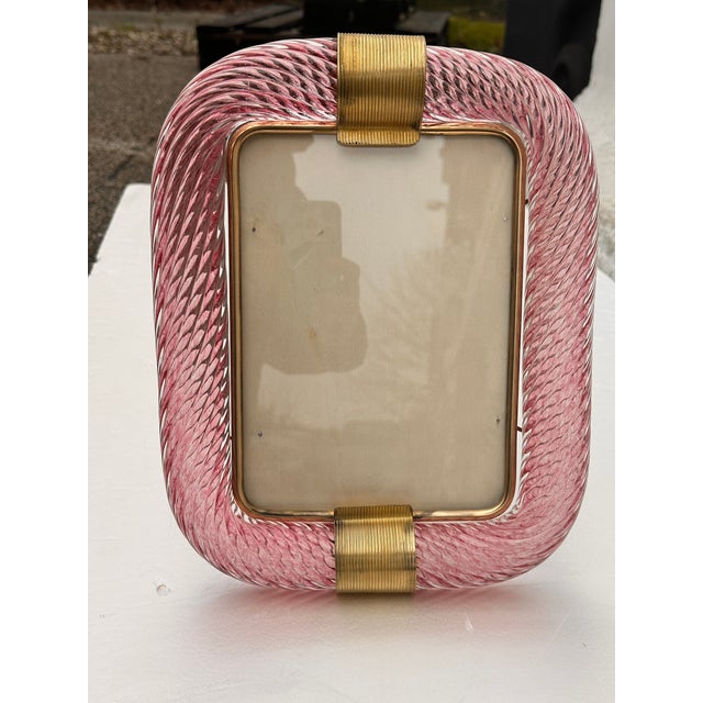 2020s Mid-Century Modern Style Pink "Torchon" Murano Glass Picture Frame and Brass in Barovier Style For Sale - Image 5 of 5