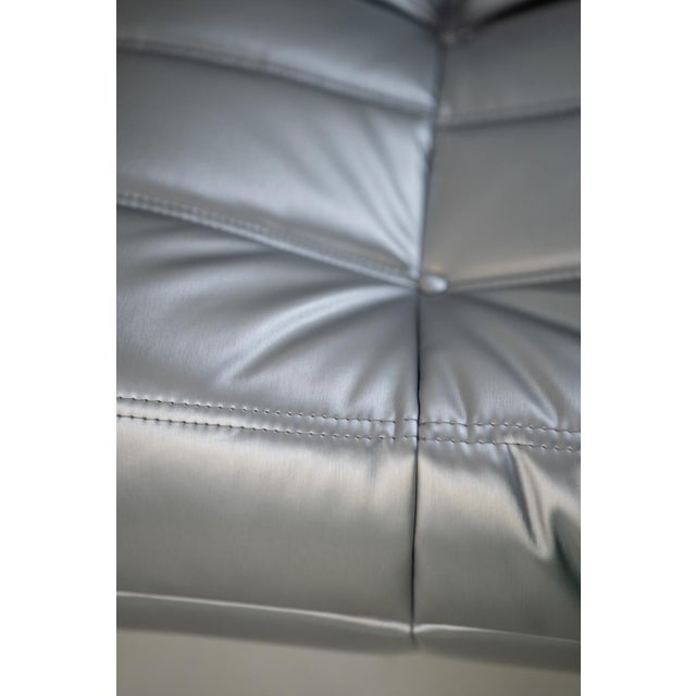 Silver Togo Three-Seater Sofa in Silver Skai by Michel Ducaroy for Ligne Roset For Sale - Image 8 of 10