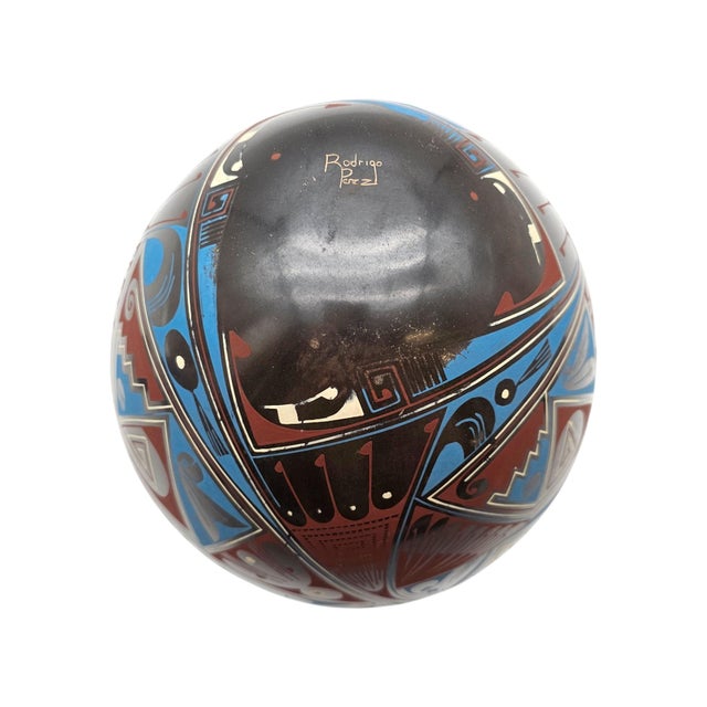 Signed Rodrigo Perez Mata Ortiz Polychrome Ceramic Vessel Casas Grandes 9" For Sale - Image 11 of 13