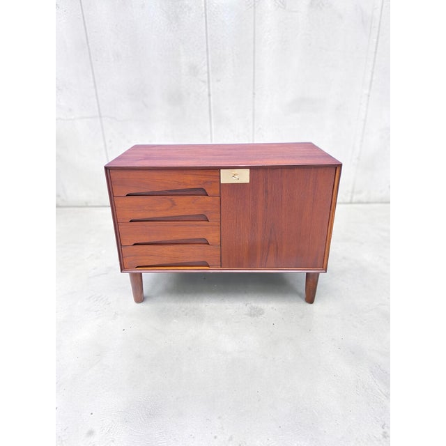 Small walnut sideboard with drawers and a door, ideal for small living spaces or as a storage unit in the bedroom. The...