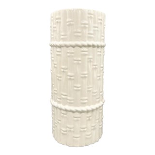 Vintage White Faux Bamboo Ceramic Umbrella Stand or Walking Stick Holder – Hollywood Regency / Coastal For Sale