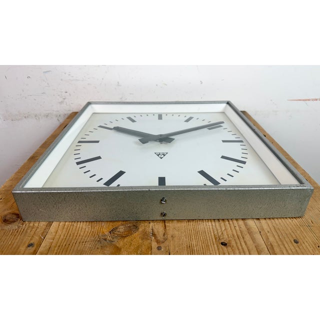 Gray Large Grey Square Wall Clock from Pragotron, 1970s For Sale - Image 8 of 18
