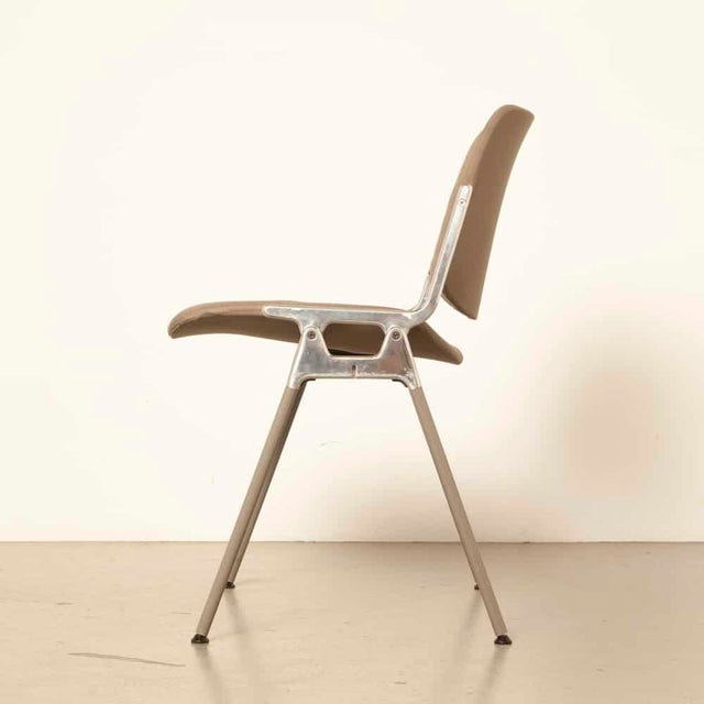 1970s Mid Century Modern, Giancarlo Piretti for Castelli Taupe Dining Chairs - Set of 4 For Sale In Cincinnati - Image 6 of 12