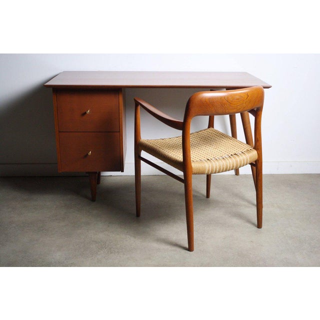 This desk is stunning and iconic. One of the most desired designers, Paul Mccobb. In wonderful 8 out of 10 condition, this...