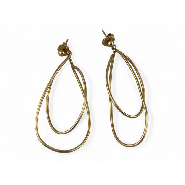 2000 - 2009 14 Karat Yellow Gold Modernist Dangle Long Hooped Earrings, Pair For Sale - Image 5 of 9