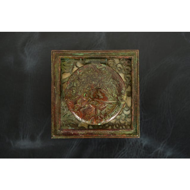 Early 20th Century Tiffany Studios New York Grapevine Bronze and Favrile Slag Glass Inkwell For Sale - Image 5 of 13