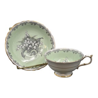 Vintage 1939-1949 'Double Warrant' Paragon 'To the Bride' Teacup and Saucer by Appointment Hm Queen Elizabeth and Hm Queen Mary For Sale