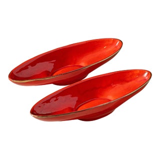 Mid-Century Modern California Pottery Red Boat Bowls With Gold Trim - A Pair For Sale