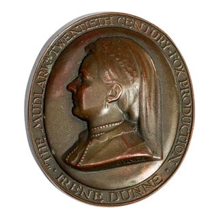 Rare 1950 the Mudlark Irene Dunne Queen Victoria Solid Bronze Movie Plaque Paperweight, 20th Century Fox Memorabilia For Sale