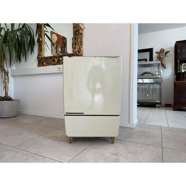 Retro oil stove/room heater from the 1950s/60s. Dimensions: Height 84 x 55 x 40 cm. For sale is a fully functional oil...