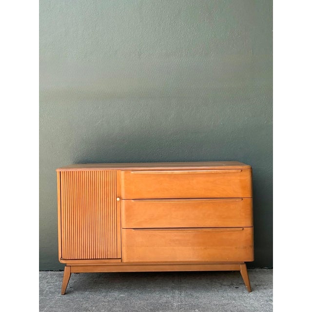Exemplifying stream-lined mid-century modern design, this authentic Heywood Wakefield wood credenza captures the timeless...