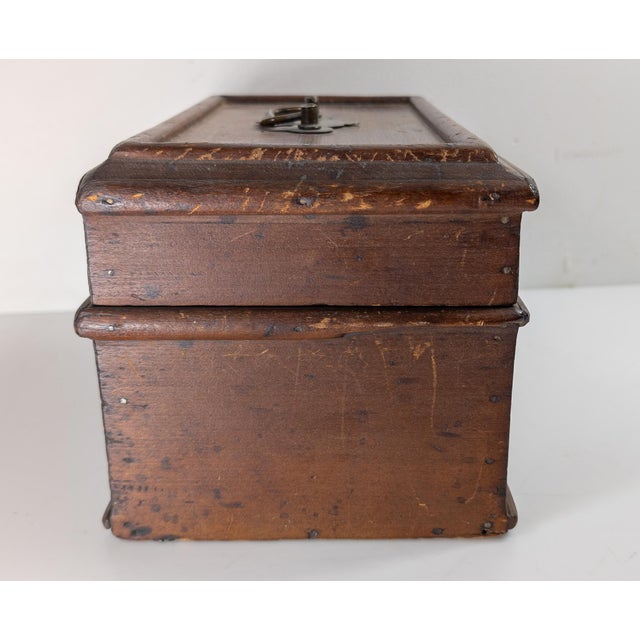 Mid 19th Century 19th Century American Georgian Style Rustic Primitive Wood Box For Sale - Image 5 of 18