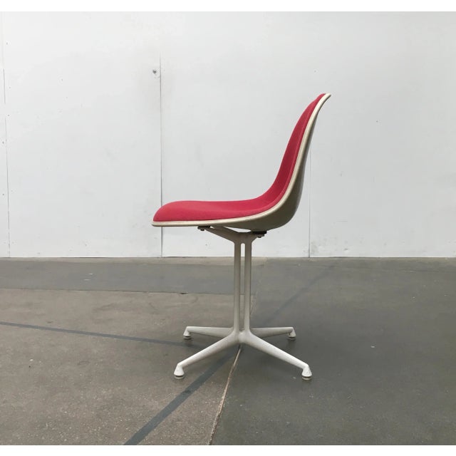 Set of Mid-Century Fiberglass Side Chairs with La Fonda Base by Charles & Ray Eames for Herman Miller For Sale - Image 17 of 18