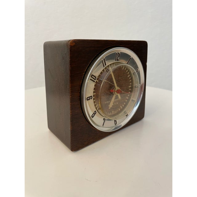 Mid-Century Modern 1950s General Electric Table Clock in Wood For Sale - Image 3 of 12
