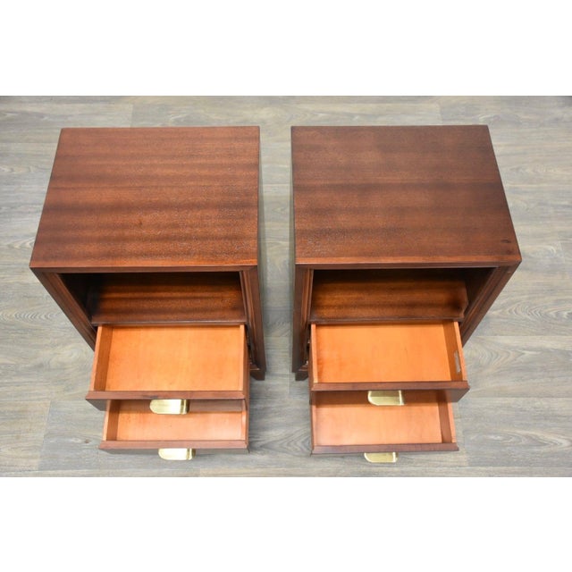 West Michigan Furniture Co. Refinished Mahogany Nightstands - a Pair For Sale - Image 4 of 10