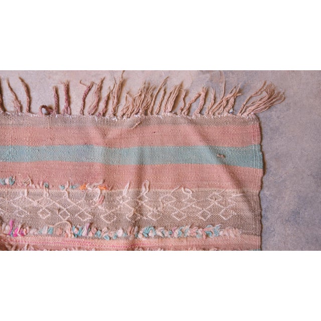 Everyone strives to achieve the perfect home decoration that can be flaunted to relatives and in the same time, be a...