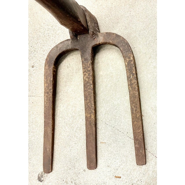 Early 20th Century Meiji Japanese Fire Fighter Fireman’s Tool Wood Handle Iron Garden Antique Three Prong For Sale In Los Angeles - Image 6 of 12