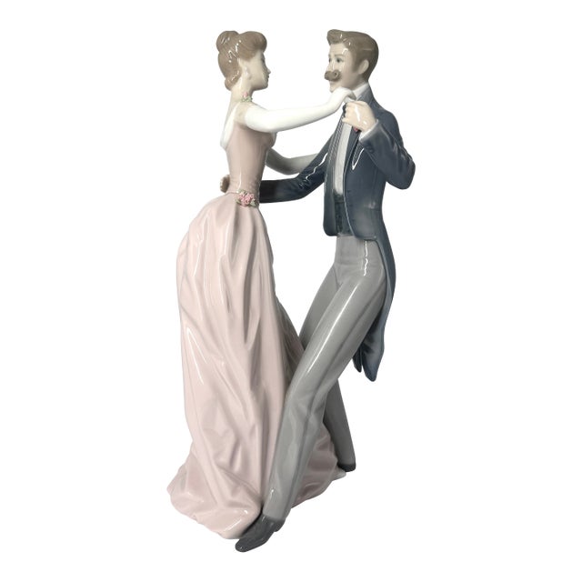 Vintage Lladró "Anniversary Waltz" Porcelain Figurine No. 1372 by Antonio Ballester For Sale