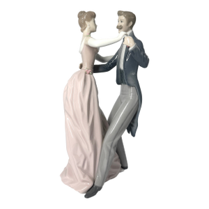 Vintage Lladró "Anniversary Waltz" Porcelain Figurine No. 1372 by Antonio Ballester