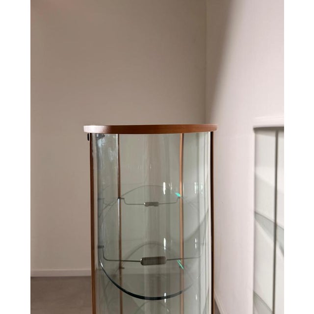 Curved Glass Display Cabinet with Integrated Lighting from Fiam, Italy For Sale - Image 6 of 8