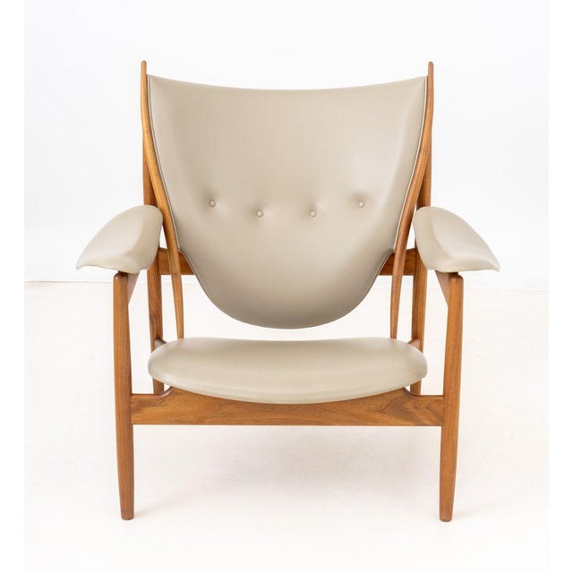 Mid-Century Modern Finn Juhl "Chieftain" Lounge Chair For Sale - Image 3 of 12