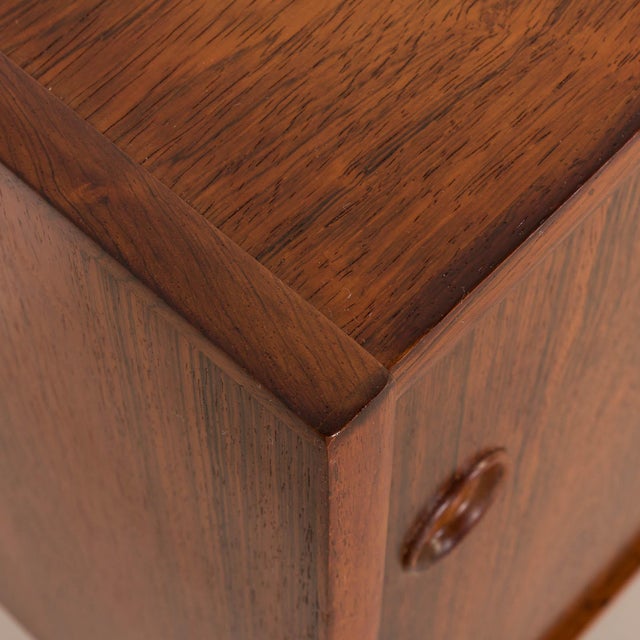 Small Danish Rosewood Sideboard attributed to Hundevad, 1960s For Sale - Image 18 of 18
