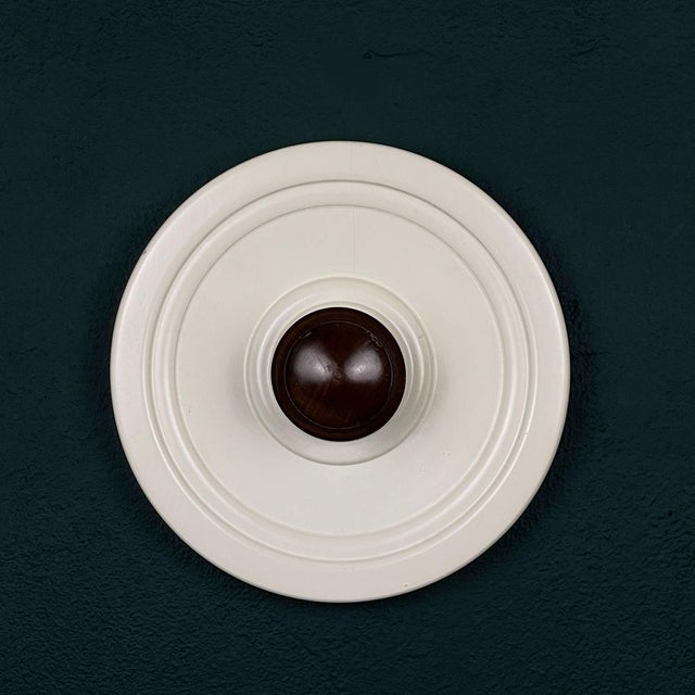 Beautiful vintage wooden wall hanger made in Italy in the 1960s. Very good vintage condition. Dimensions: Width: 26 cm /...