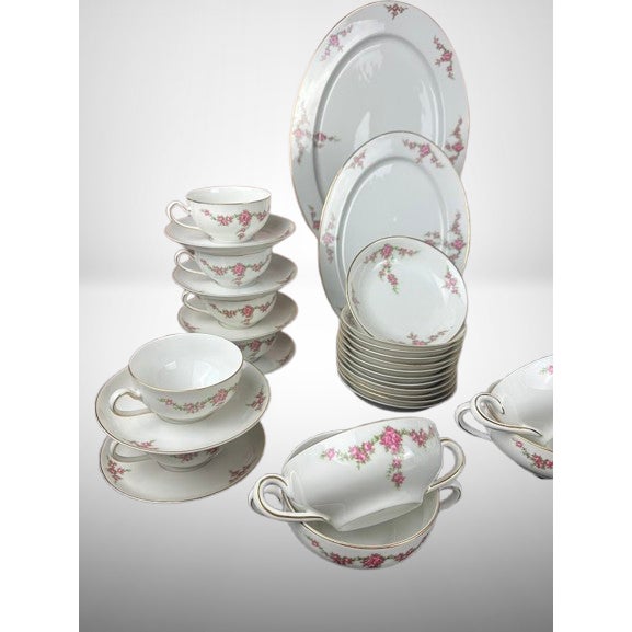 Heinrich & Co. 1930s Rosalinda Cascading Roses Dinnerware, H&c Selb Bavaria, Service for 12- 77 Pieces For Sale - Image 4 of 12