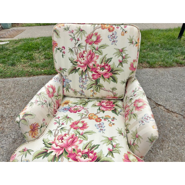 Beautiful English Country accent chair in a lovely modern striped floral with a beautiful pleated skirt. Solid and sturdy,...