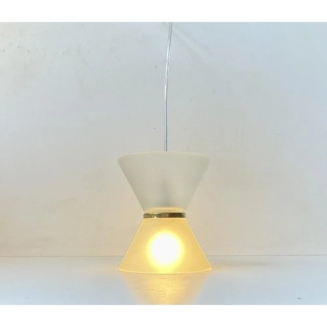 Small Diablo shaped Frosted glass hanging lamp. Anonymous danish maker/design - circa 1970-80. Measurements: H: 17 cm,...