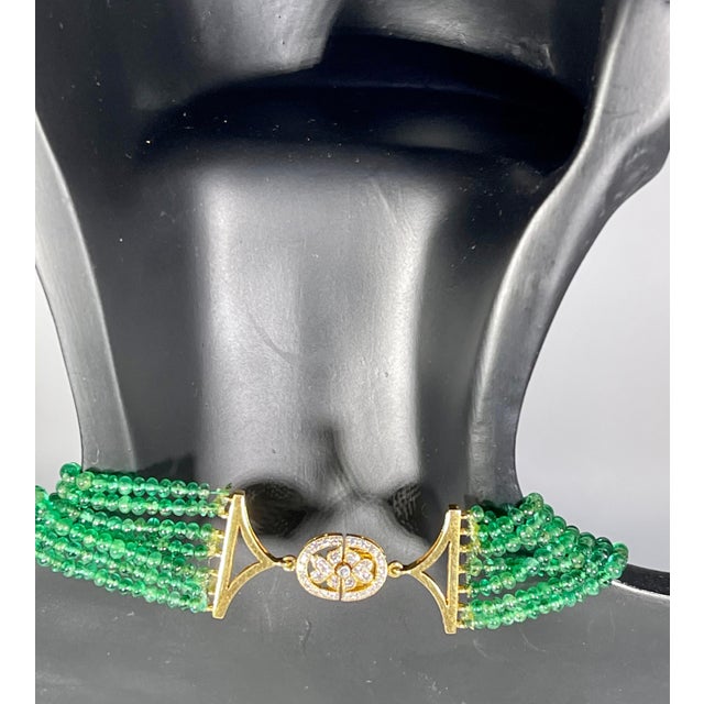 200 Carat Emerald Beads 7 Line Necklace with Diamond Clasp 18 Karat Yellow Gold For Sale - Image 9 of 18