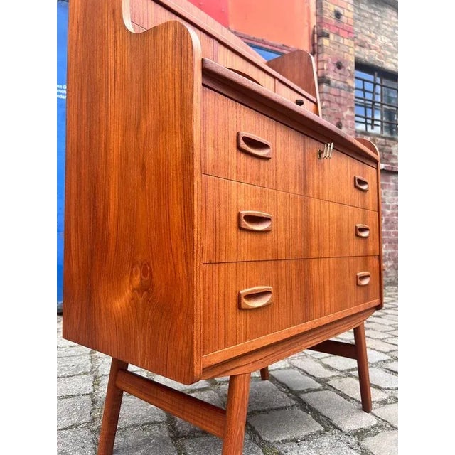 Depth of large drawers: 7.5 cm. Depth of small drawers: 5 cm. Height of pull-out shelf: 76 cm. Drawer height inside: 7.5...