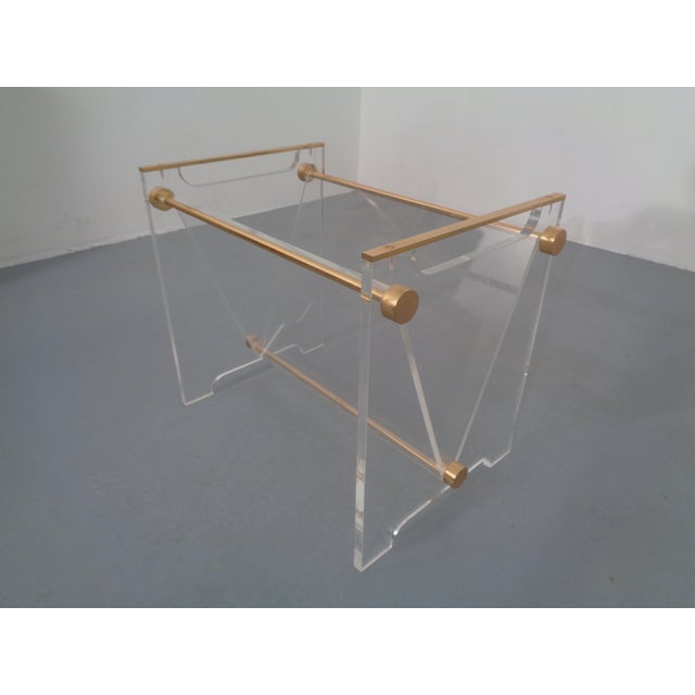 Italian Acrylic Glass &amp; Brass Magazine Rack, 1970s For Sale - Image 12 of 17