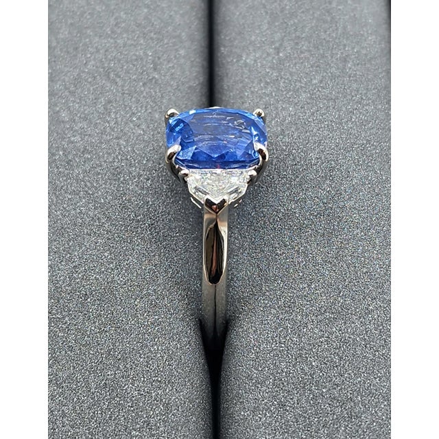 3.50 Ct Gia Certified Sapphire & Diamond Ring, Size 6.5 For Sale - Image 4 of 11