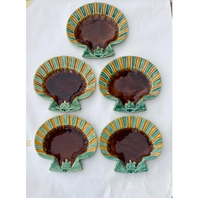 Very rare set of 5 French shell shaped plates signed Choisy Le Roi circa 1890.