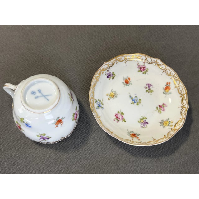 Porcelain Cups and Saucers with Gilt Edges and Floral Motifs from Meissen, 1950s, Set of 12 For Sale - Image 11 of 12