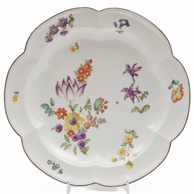 Antique 18th Century Vienna Porcelain Round Charger Platter With Floral Decoration For Sale - Image 12 of 12