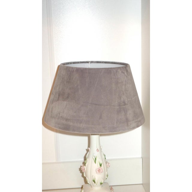 Mid-Century Modern Vintage Italian Porcelain Fabric Shade Table Lamp, 1970s For Sale - Image 3 of 9