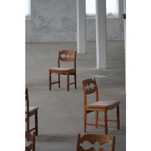 Razorblade Dining Chairs in Oak and Mohair by Henning Kjærnulf, 1960s, Set of 12 For Sale - Image 3 of 18