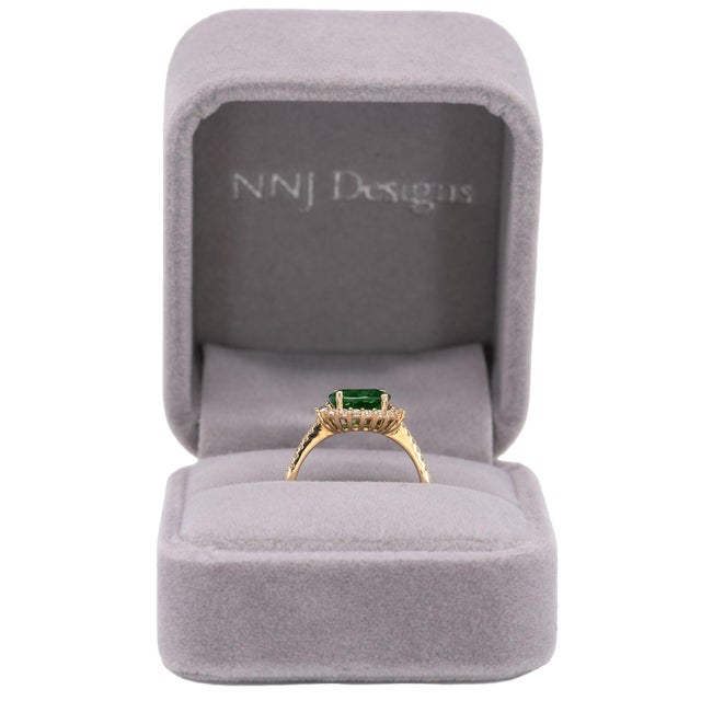 1.8Ct Tsavorite Garnet Ring With Earth-Mined Diamond Accents: Solid 14k Gold, Size 6.75 For Sale - Image 4 of 10