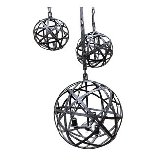 2016 Gregorius Pineo Custom Three-Orb Kepler Chandelier in Desert Black For Sale