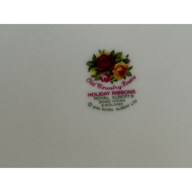 1990s 8pcs Royal Albert Old Country Roses Holiday Ribbons Salad or Dessert Plates For Sale In Los Angeles - Image 6 of 6