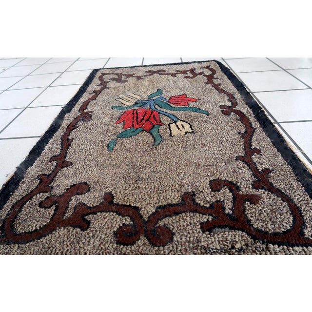 Handmade Antique American Hooked Rug 2' X 3.3' (63cm X 101cm) 1880s For Sale In New York - Image 6 of 7