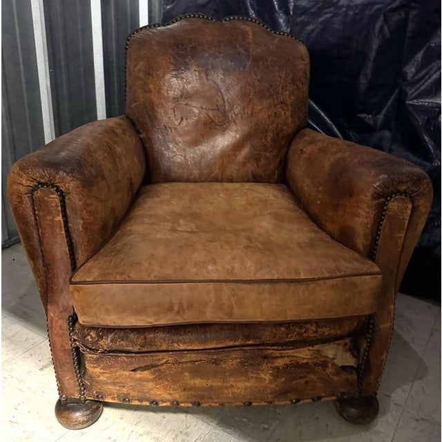 This exceptional pair of antique leather club chairs dates to the late 19th–early 20th century and exemplifies classic...