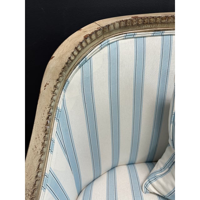 Blue and White Striped French Style Distressed Settee For Sale In Richmond - Image 6 of 9